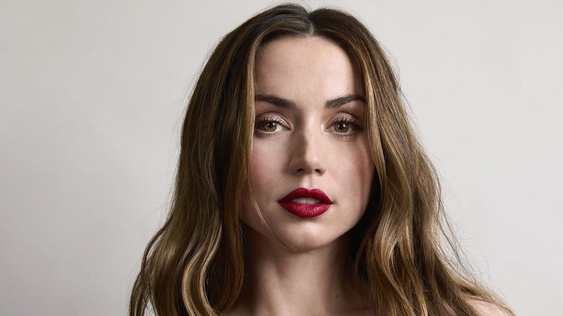 Ana de Armas at the Ballerina London premiere, makeup by Mélanie Inglessis