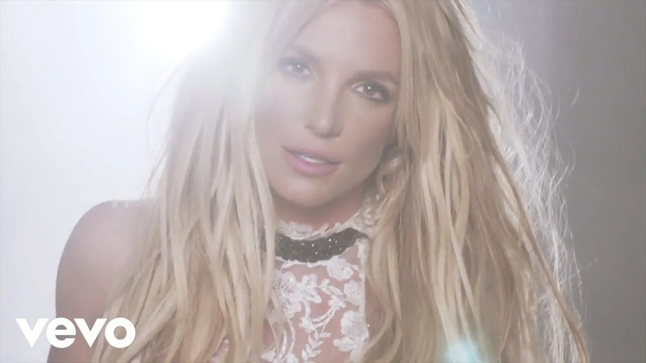 Britney Spears Make Me music video, makeup by Mélanie Inglessis